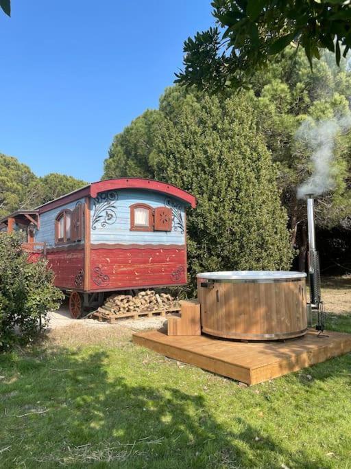Holiday home Le Pont Rouge Roulotte Sylvereal