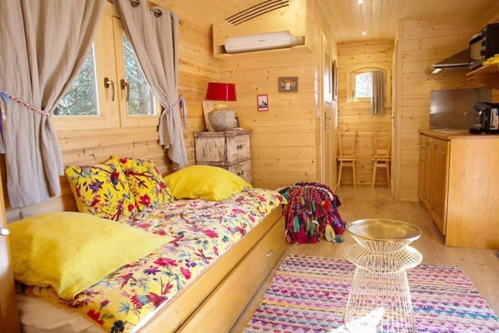 Holiday home Le Pont Rouge Roulotte *