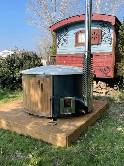 Le Pont Rouge Roulotte Holiday home