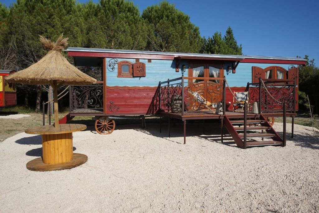Le Pont Rouge Roulotte Holiday home Sylvereal