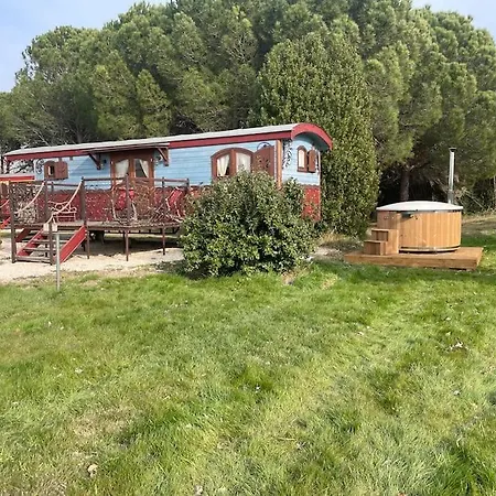 Le Pont Rouge Roulotte Villa Sylvereal Exterior photo