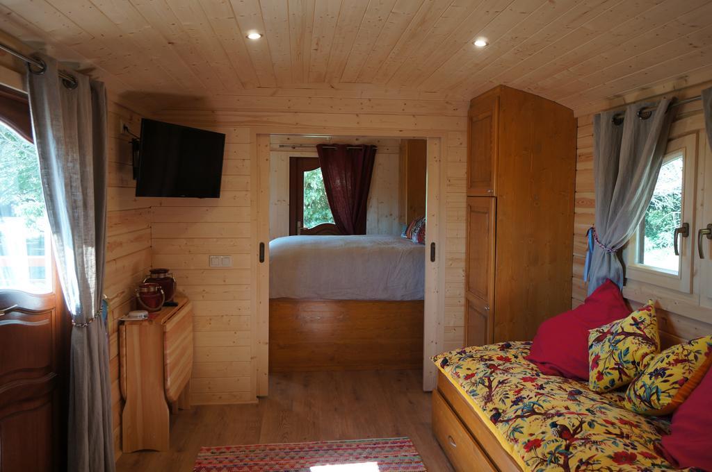 Le Pont Rouge Roulotte Vakantiehuis